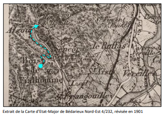 Zoom d'un vieille carte en noir et blanc avec une écritures stylisée. Un tracé fait par ordinateur à été ajouté sur la photo pour indiquer le tracé d'un réseau ferré