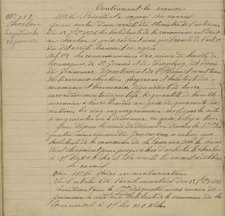 Photo d'un texte manuscrit du registre communal. Environ 30 lignes. Ecriture stylisée et penchée à l'ancienne. Titre dans la marge à gauche