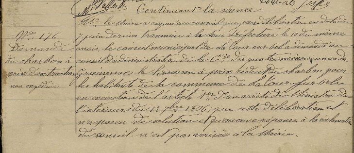 Photo d'un texte manuscrit du registre communal. Environ 11 lignes. Ecriture stylisée et penchée à l'ancienne. Titre dans la marge à gauche