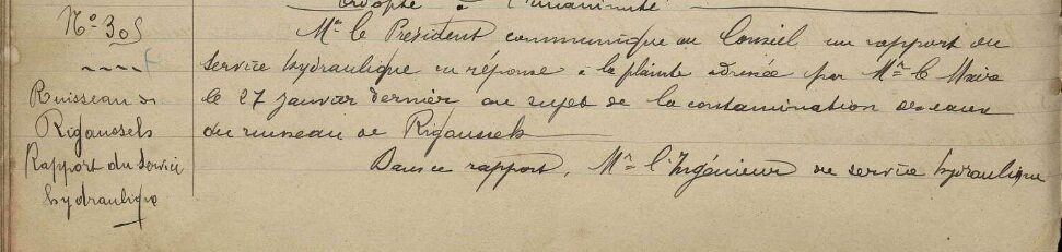 Photo d'une page d'un registre de délibération. Ecriture à la main, penchée. Texte d'environ 6 lignes. Une annotation écrite dans la marge à gauche