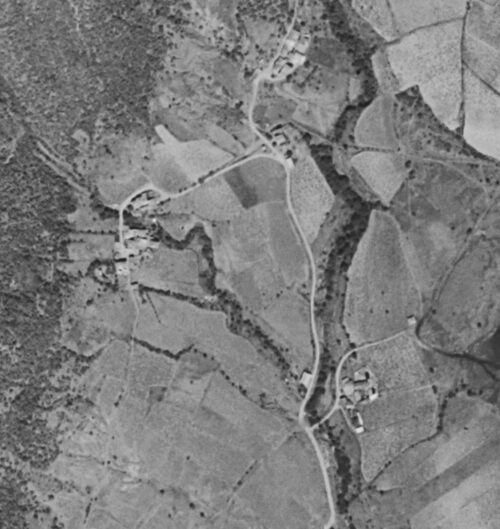 Vue aérienne de Frangouille en noir et blanc prise en 1965