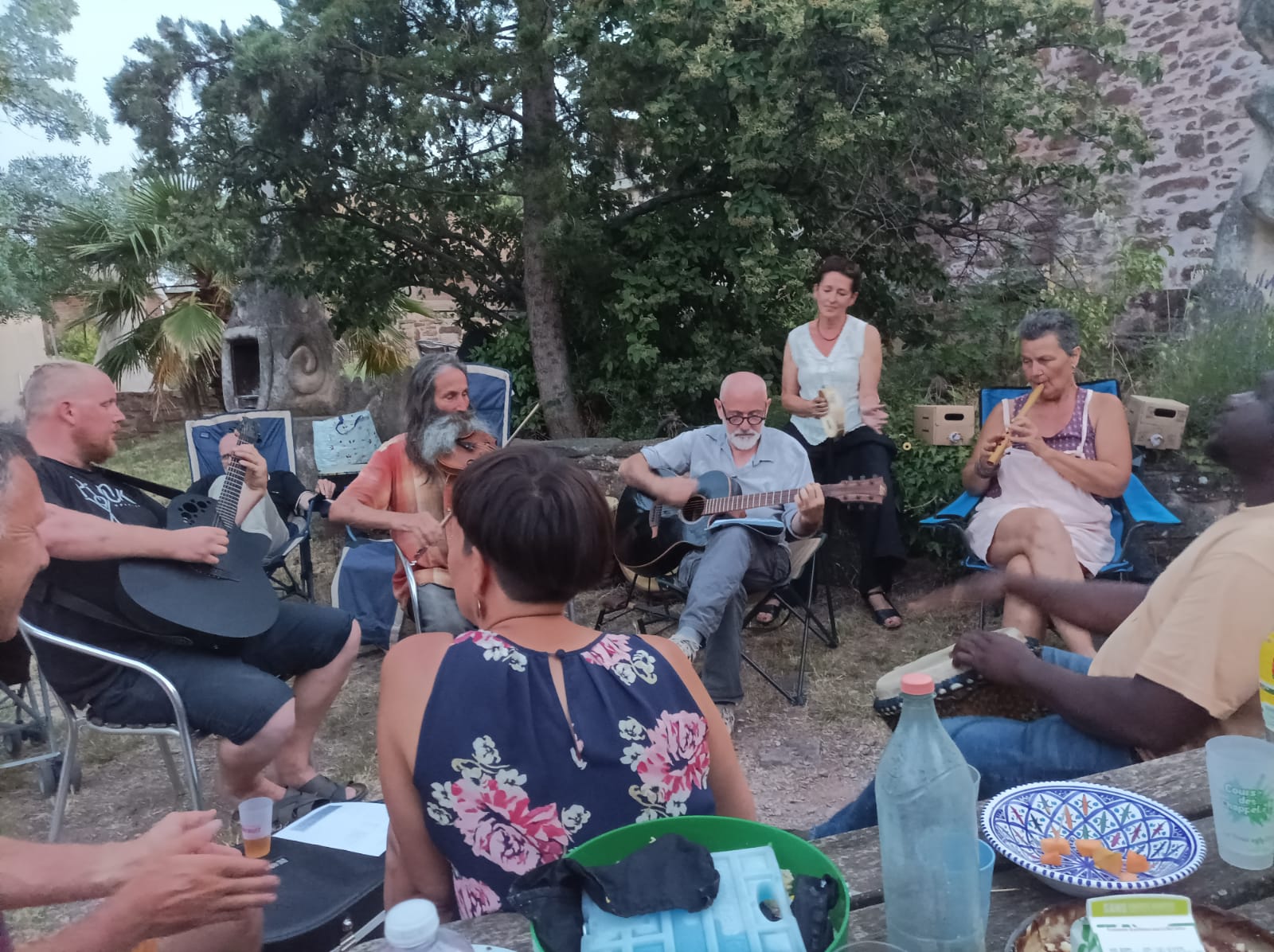 Les membres de l’association se sont retrouver pour un repas partagé et fêter la musique autour du four à pain